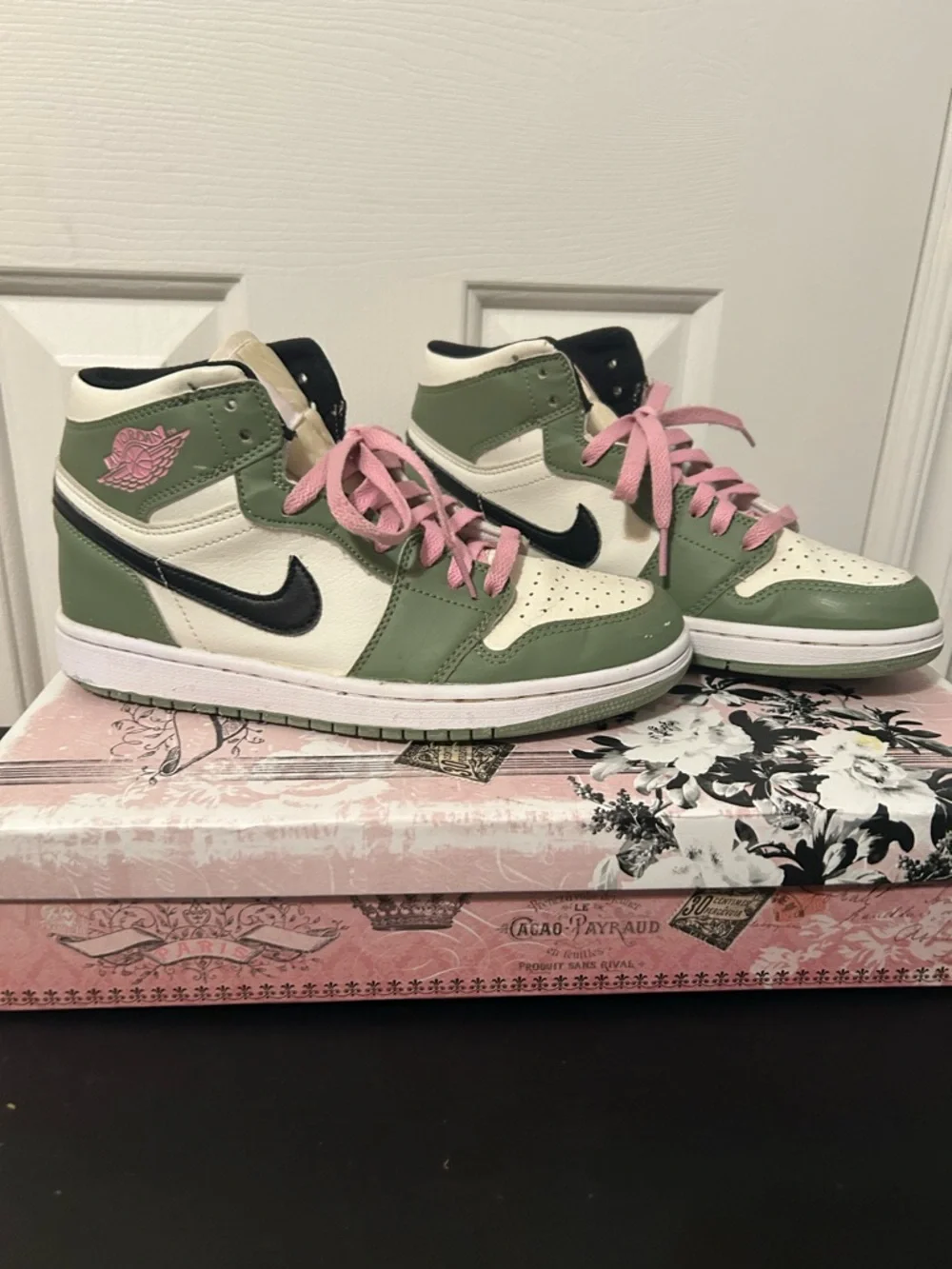 Nike Air Jordan 1 Retro High OG Seafoam - Picture 2 of 8